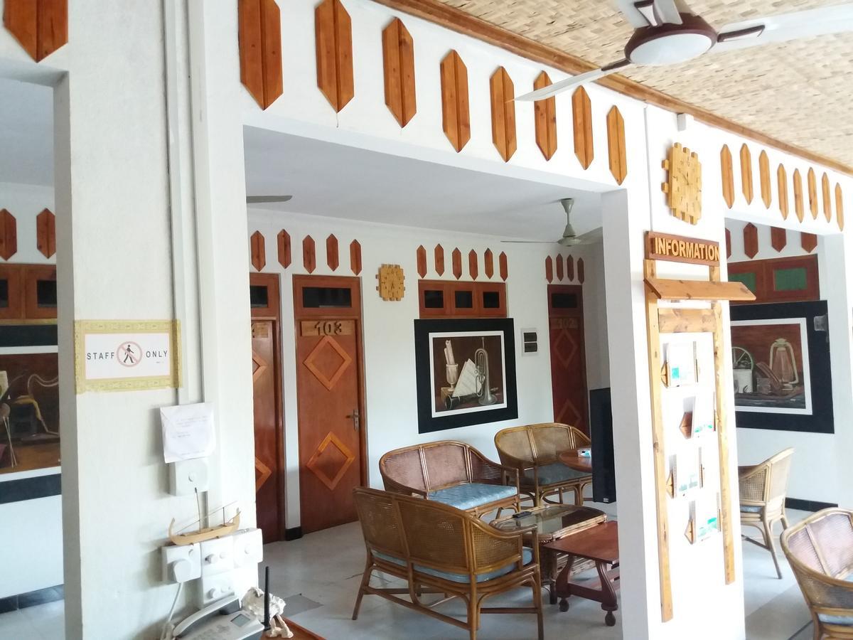 Alvi Star Inn Thulhaadhoo Exterior photo